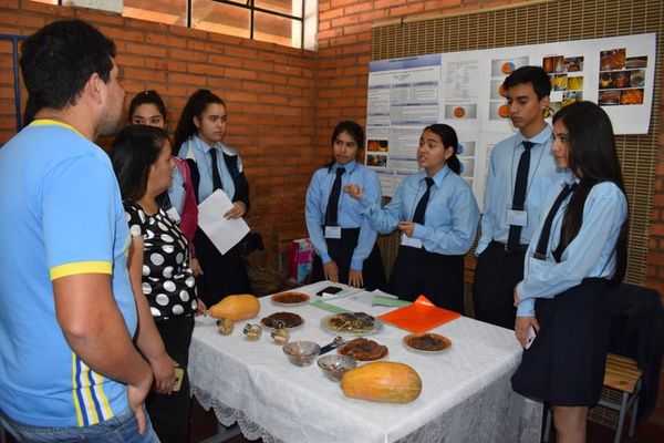 Cectec celebra 30 años con  exposición y reconocimientos - Nacionales - ABC Color