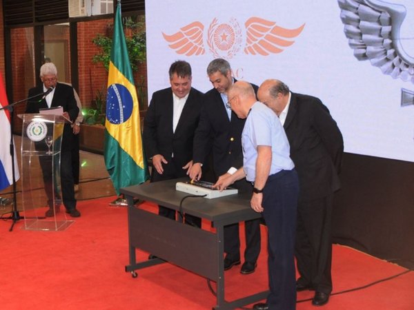 Dinac se muda al hangar de aerolínea y genera reclamos
