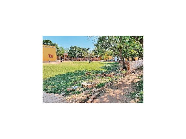 Con colecta solidaria prevén reconstruir muralla de escuela