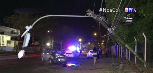 Ebrio cruzó imprudentemente la calle y ocasionó violento accidente | Noticias Paraguay