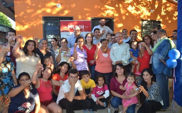 Entregan viviendas en Franco