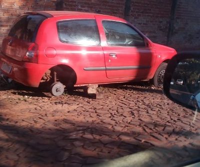 Abandonan vehículo en Franco