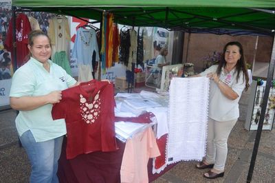 Feria Kuña Rembiapo ofrece productos de artesanas