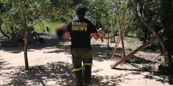 BOMBEROS RESCATAN A UNA NIÑA DESNUTRIDA EN CAAZAPÁ