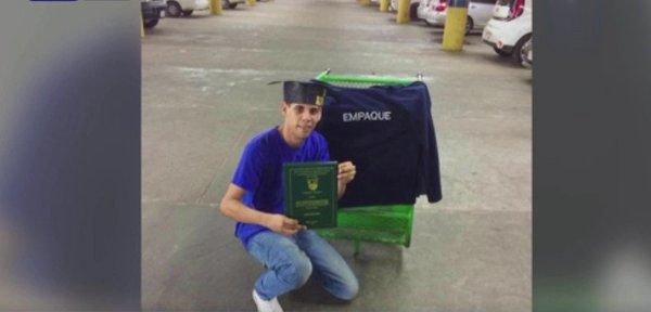 Se recibió de enfermero trabajando como empacador en un súper | Noticias Paraguay