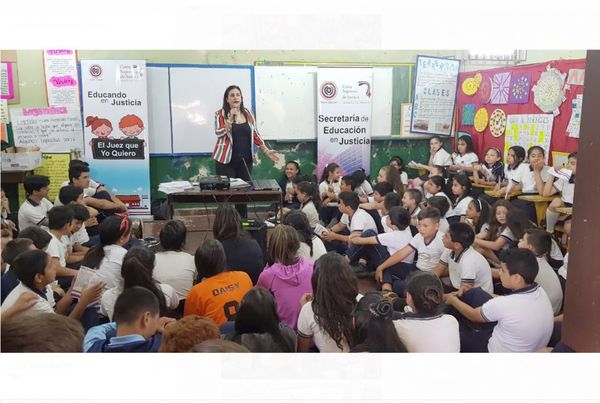 Jóvenes conocen proceso penal adolescente en San Lorenzo