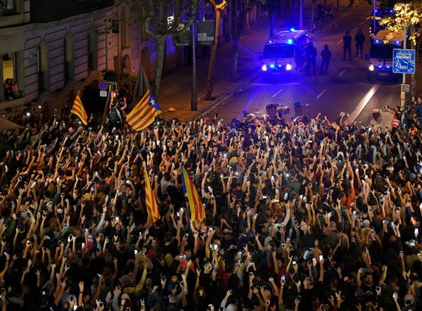 Cerca de 300 policías heridos en los disturbios en Cataluña