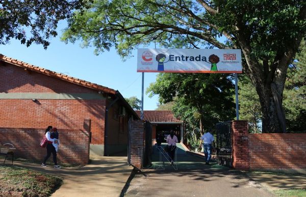 Encarnación: intendente recordó a director de EBY su compromiso con salud