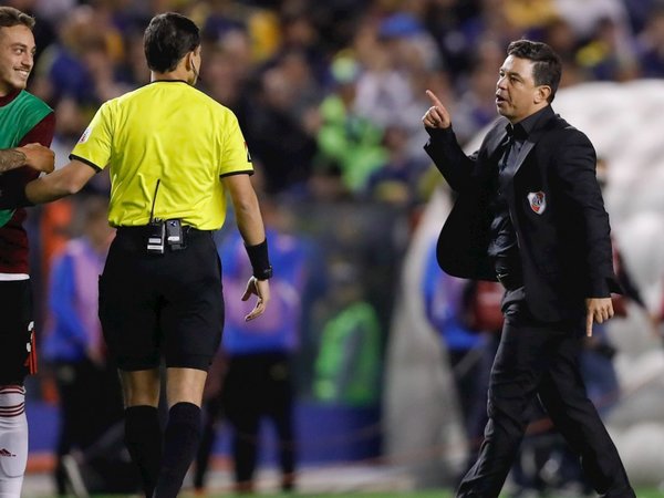 Marcelo Gallardo dispara contra el arbitraje