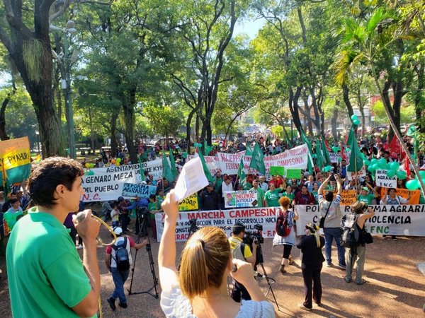 Gobierno no consigue acuerdo con campesinos sobre cierre de rutas