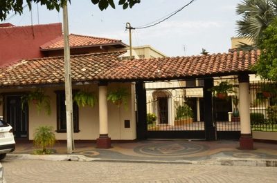 Jueza embarga bienes de Ramón González Daher •