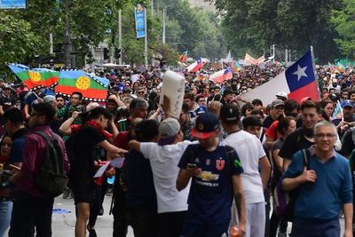 Cientos de miles de personas protestan en Santiago en medio de estallido social - Mundo - ABC Color