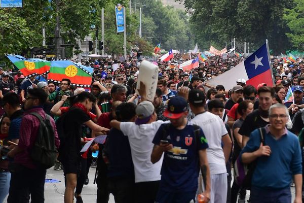 Cientos de miles de personas protestan en Santiago en medio de estallido social - Mundo - ABC Color