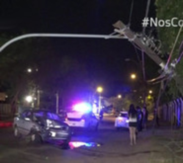 Ebrio cruzó imprudentemente la calle y ocasionó violento accidente - Paraguay.com