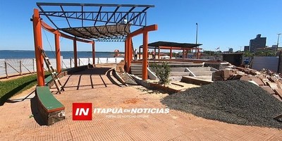 CONSTRUYEN ESCENARIO EN LA PÉRGOLA DE LA PLAYA SAN JOSÉ