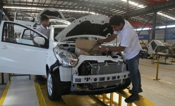 HOY / Paraguay firma acuerdo de libre comercio automotriz con Argentina
