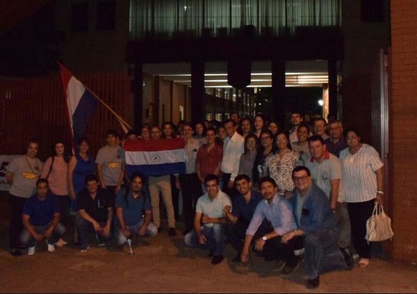 Docentes de la UNI exigen ajuste salarial - Nacionales - ABC Color