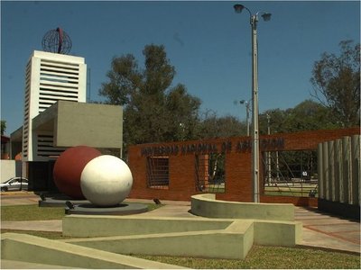 UNA: Baja  investigación determina  descenso de 25 puestos en ránking