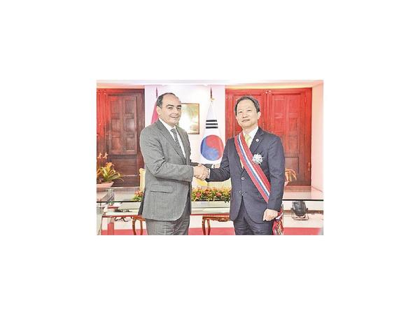 Paraguay reconoce ayuda de Corea y labor de embajador