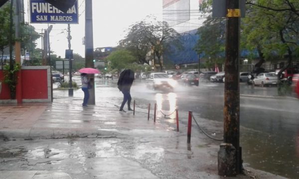 Pronostican un fin de semana caluroso con lluvias