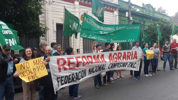 Campesinos se manifiestan y piden no ser reprimidos » Ñanduti