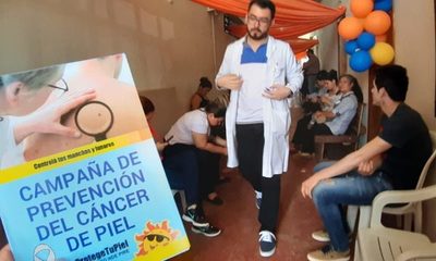 Casi 200 personas en control de manchas y lunares