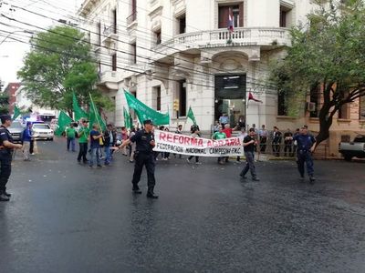 FNC marcha y critica a fiscales y al ministro del Interior - Nacionales - ABC Color