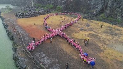 Formaron lazo rosa humano en el Cerro Ñemby