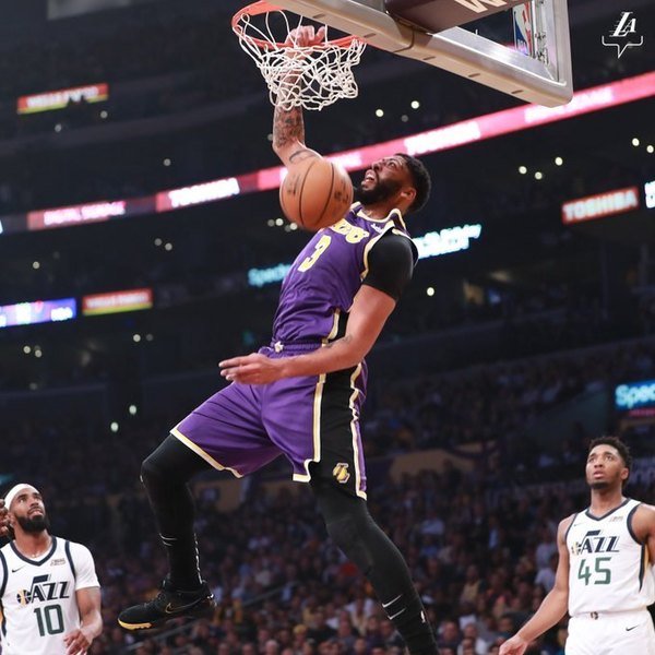 Lakers triunfa por primera vez en la era LeBron y AD