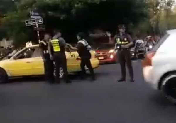 Discusión entre PMT de Capiatá y Caminera en plena Ruta PY02 - Nacionales - ABC Color