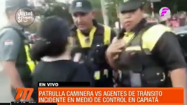 Agentes de la PMT y Caminera se enfrentan en medio de la ruta 2