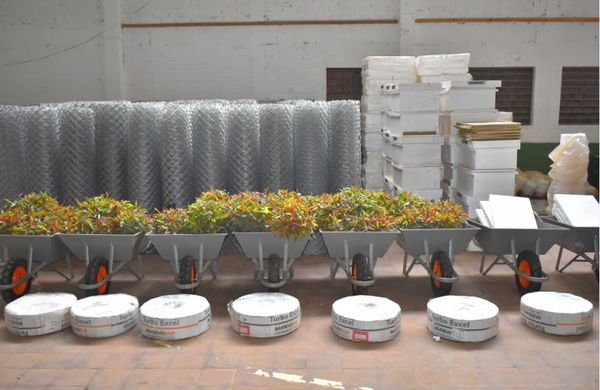 Más de 150 familias de asentamientos reciben insumos y equipamientos agrícolas - Nacionales - ABC Color