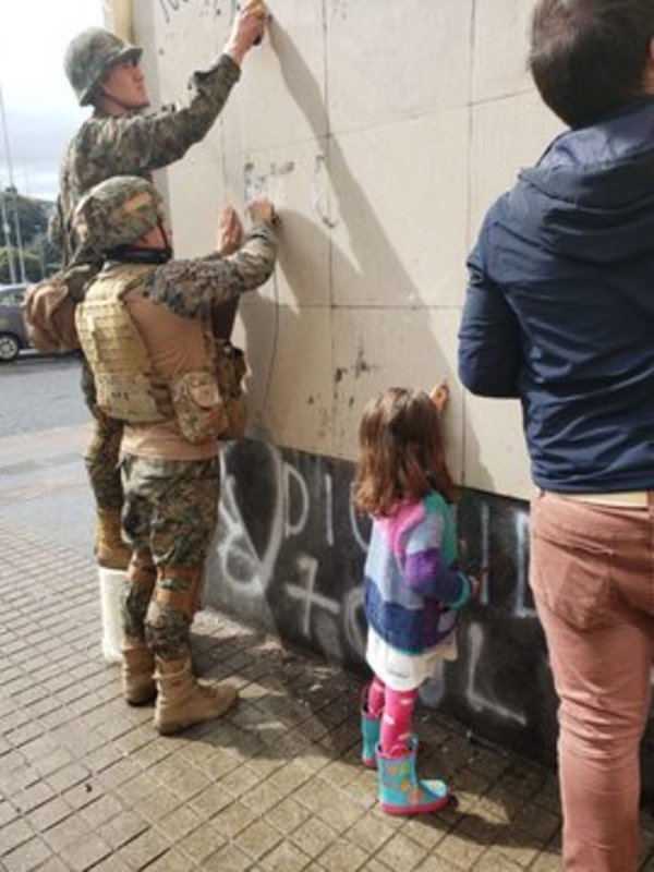 Levantan toque de queda en Santiago y otras regiones en Chile