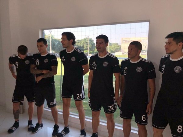 Futbolistas de Olimpia expresan apoyo a colegas de General Díaz