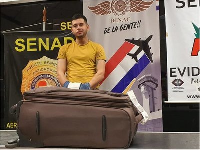 Can Akira detecta cocaína en maleta de paraguayo que iba a Madrid