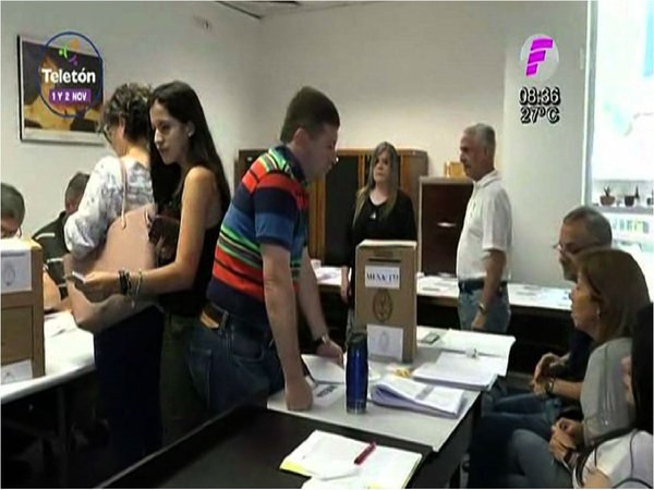 Argentinos residentes en Paraguay votan en las elecciones