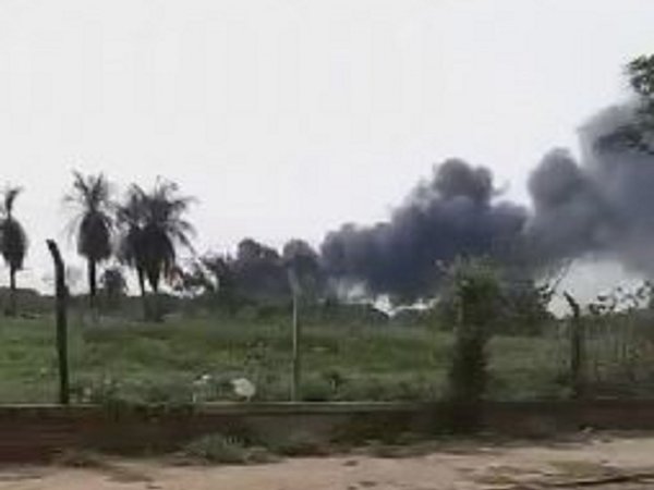 Gran incendio de pastizal afecta al predio de Copaco en Luque