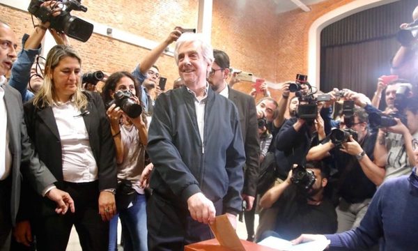Tabaré Vázquez votó y dejó una reflexión sobre el cáncer que lo aqueja