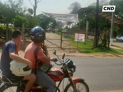 Feroz incendio en Copaco de Luque - ADN Paraguayo