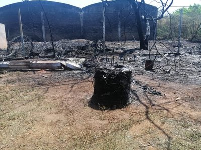 Bomberos controlan incendio en predio de Copaco de Luque