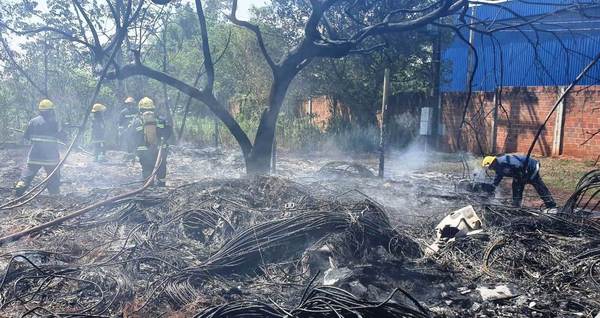 Incendio devora pastizal en predio de Copaco •