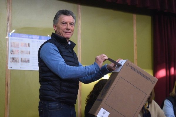 Mauricio Macri ya depositó su voto