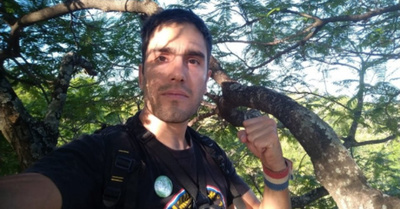 ¡Se subió 36 horas a un árbol para evitar que lo talen!