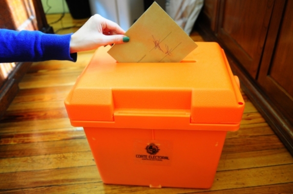 En las elecciones de Uruguay, el 66% de los habilitados ya decidió