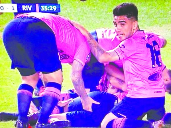 A Torales "le metieron mano" después del gol