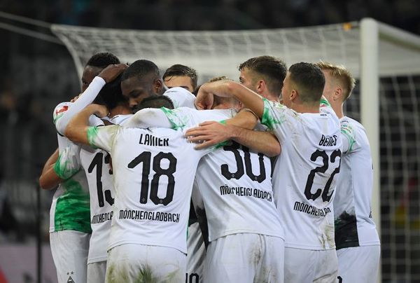 Borussia Mönchengladbach deja al Bayern sin el liderato - Fútbol - ABC Color
