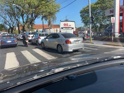¿Tanto cuesta respetar la franja peatonal?  - Crónicas Ciudadanas - ABC Color