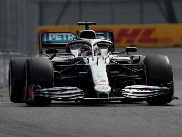 Hamilton ganó en México, pero deberá esperar para festejar su sexto Mundial