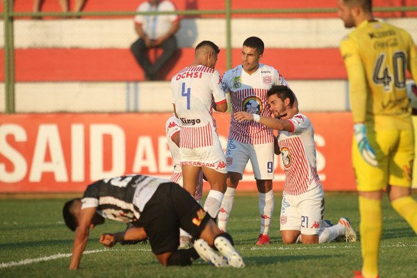 San Lorenzo entierra a Santaní y sueña en zona copera