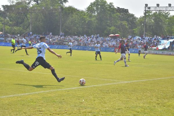 Guaireña sigue en punta y Caaguazú desciende - Fútbol - ABC Color